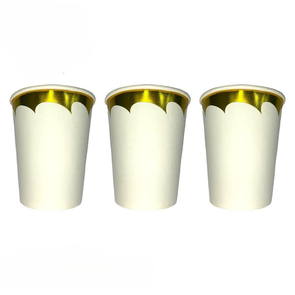 vaso blanco con borde dorado